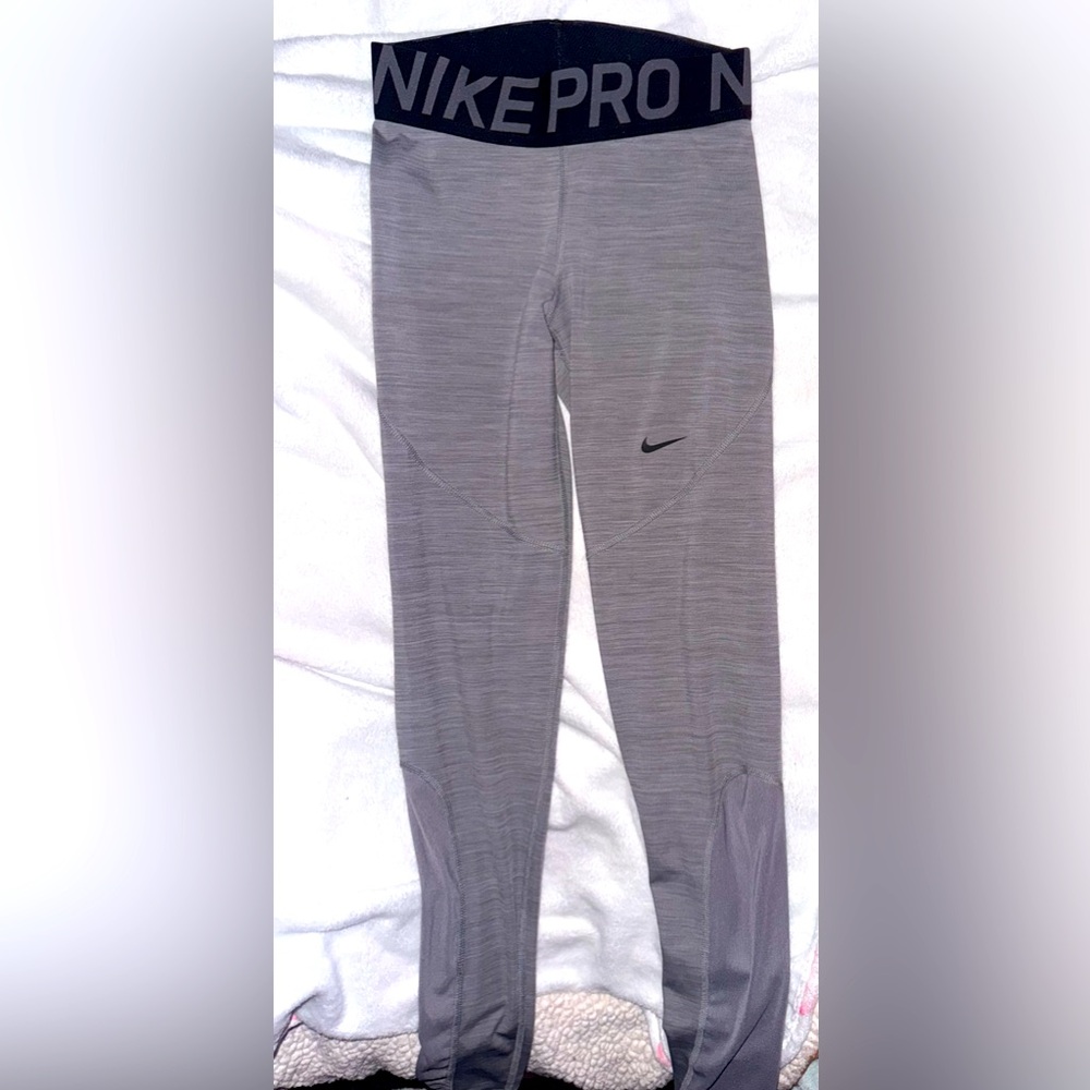 extra small super stretchy light grey nike pro leggings🩶